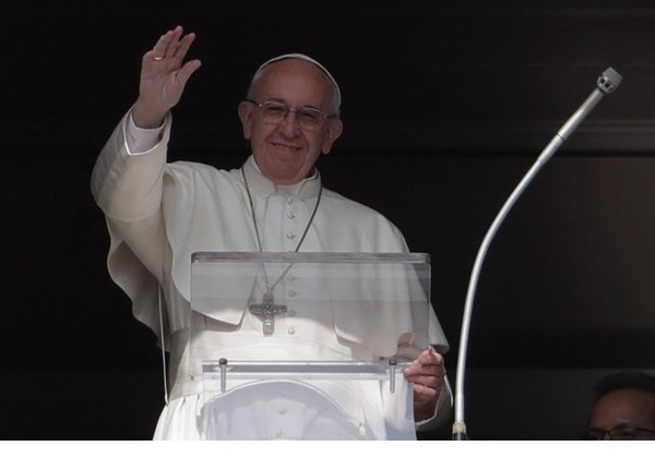 ‘A guerra é sempre uma derrota’, diz papa em mensagem de Páscoa
