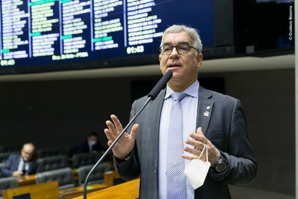 ’Com educação municipal em crise, Colbert mostra que não sabe nem quanto paga aos professores’, afirma Zé Neto