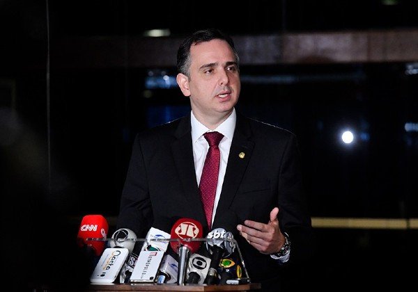 ‘Impeachment deve ser solução, não problema’, diz Pacheco ao instalar comissão