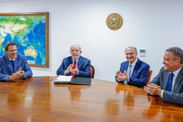  Lula assina MP que cria o Desenrola, para tirar até 70 milhões das dívidas