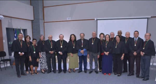 ACADEMIA DE EDUCAÇÃO EMPOSSA DOIS GRANDES EDUCADORES