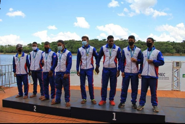 Angelo homenageia medalhistas baianos do Campeonato Brasileiro de Canoagem, Velocidade e Paracanoagem