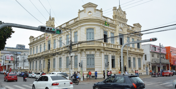 Antecipação de salário da Prefeitura injeta R$ 50 milhões na economia às vésperas do Natal