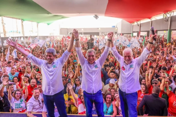 Ao lado de Jerônimo e Wagner, Zé Neto oficializa pré-candidatura a prefeito de Feira: ‘Agora é outra história‘