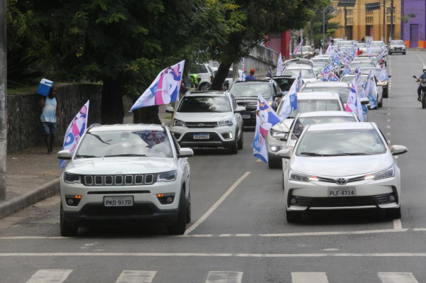 Apoiadores de Daniela Borges e Christianne Gurgel realizam carreata em Salvador