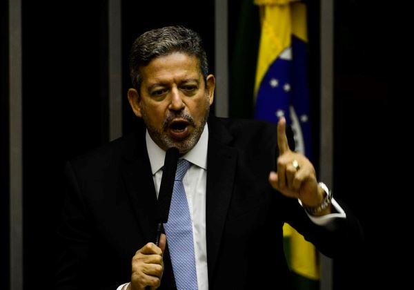 Após ‘golpe’, Lira retorna a Brasília para negociar veto de R$ 5,6 bi a emendas