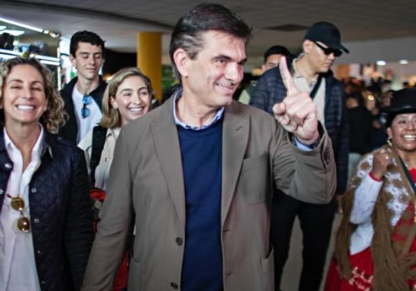 Após 20 anos governada pela esquerda, Bolívia elege presidente de direita e conservador