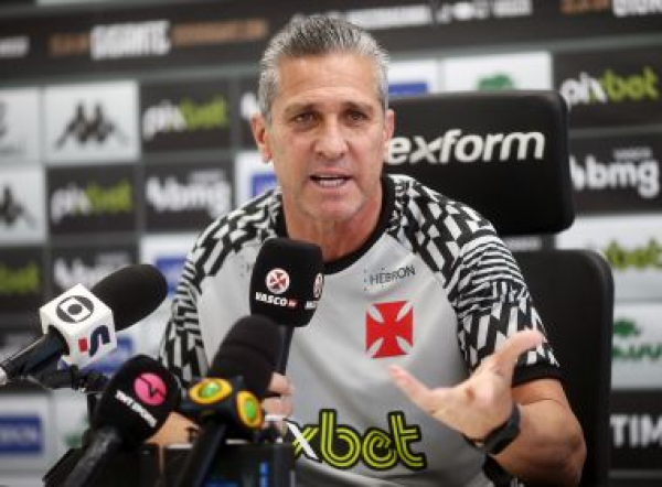 Após acesso, Jorginho promete que Vasco não vai cair mais