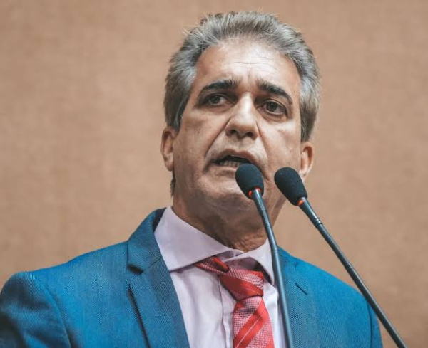 Após ser ofendido, deputado Robinson Almeida processa prefeito de Cruz das Almas: 
