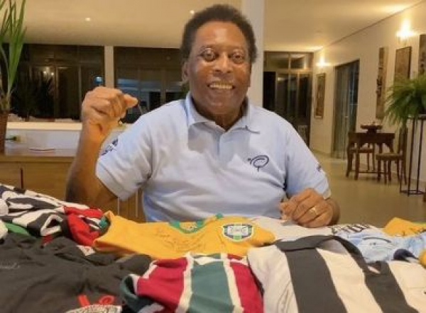 Após quase um mês internado, Pelé recebe alta do hospital