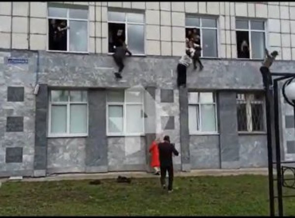 Atirador mata ao menos oito pessoas em universidade na Rússia e é preso