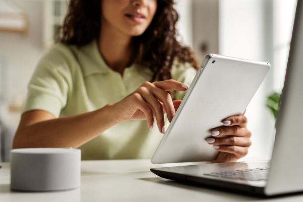 Autoterapia digital: psicóloga orienta sobre os cuidados ao utilizar a IA como terapeuta