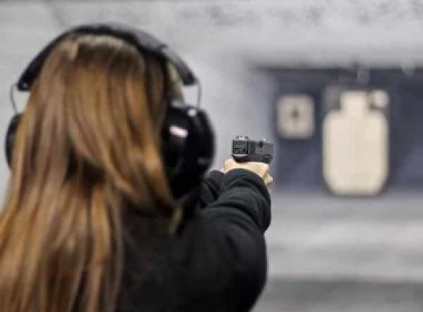 Bahia é 2º lugar no NE em número de mulheres que pediram novos registro de armas em 2021