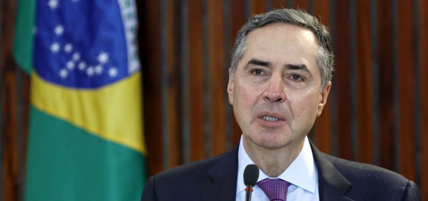 Barroso se explica sobre fala contra bolsonarismo e oposição pede impeachment de ministro