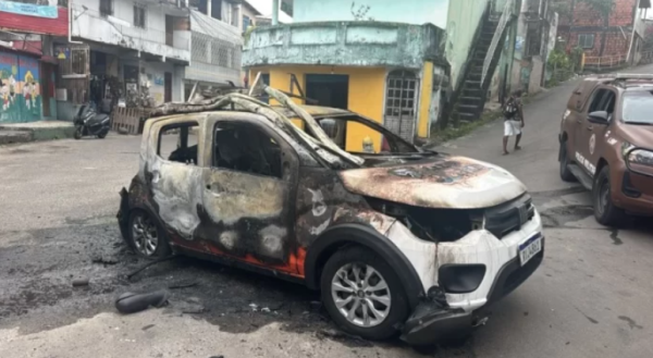BDM incendeia carro de empresa de internet que não pagou pedágio