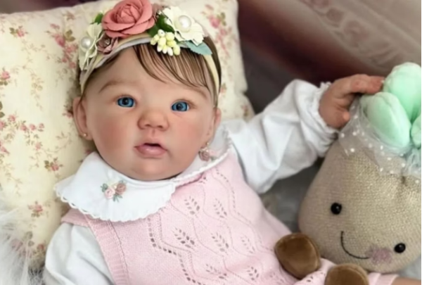 Bebês reborn: psiquiatra explica os riscos de tratá-los como reais