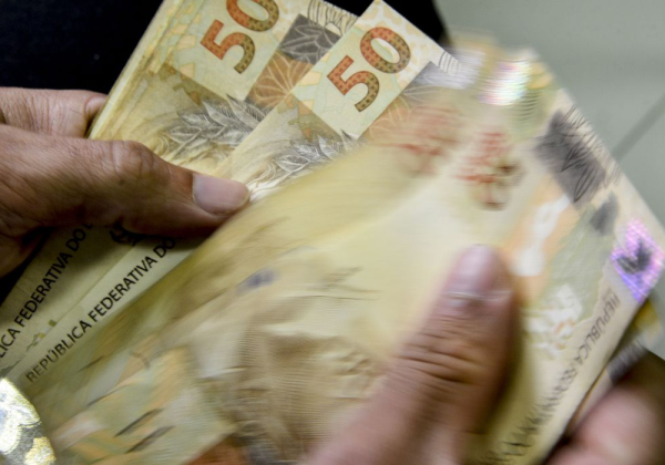 Bloqueio orçamentário afeta recursos de seis ministérios