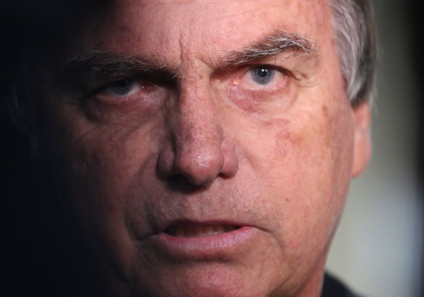 Bolsonaro chama Lula de ‘cachaceiro’ e censura elevação no número de ministérios