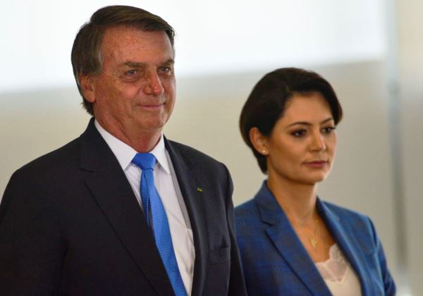 Bolsonaro chega ao Brasil após 89 dias nos Estados Unidos