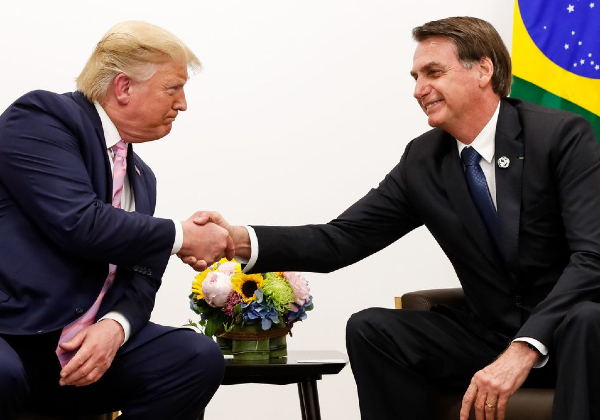 Bolsonaro diz que vitória de Trump é passo para volta à Presidência e cita Temer vice