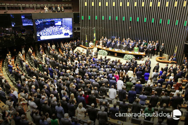 Câmara aprova aumento do número de deputados para 531; texto vai ao Senado