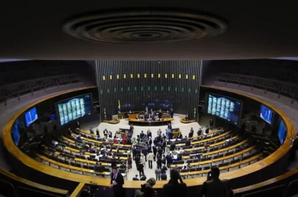 Câmara aprova PL que classifica como crime discriminar políticos
