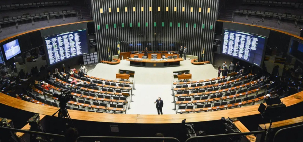 Câmara aprova projeto que cria Estratégia Nacional de Saúde