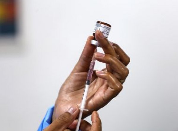 Caminhoneiros com carteira AE começam a ser vacinados em Salvador