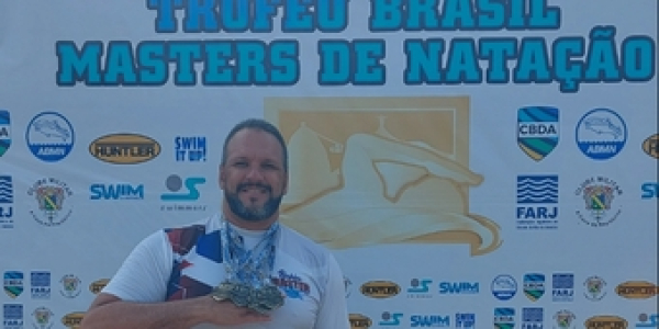 Campeão de natação Máster Nacional Rodrigo Araujo faz vakinha para custear participação em competição internacional
