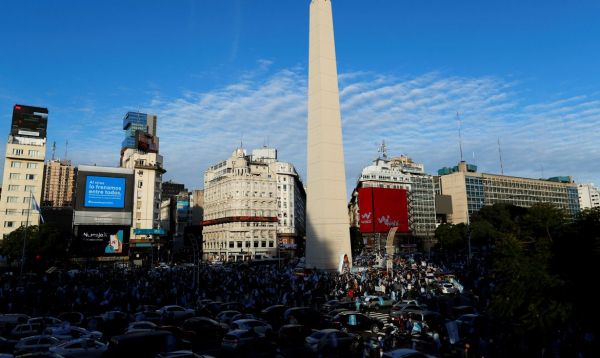 Capital argentina é atingida por blecaute em meio a onda de calor