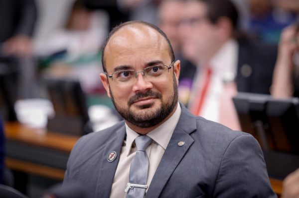 Capitão Alden assina novo pedido de impeachment de Lula
