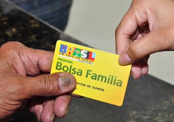 Cartões do Auxílio Brasil serão usados no Bolsa Família
