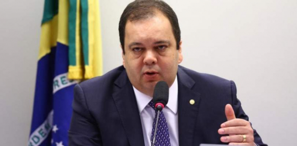 Chegada de Elmar Nascimento ao PSL barra composição com MDB e aceno a Jaques Wagner: 