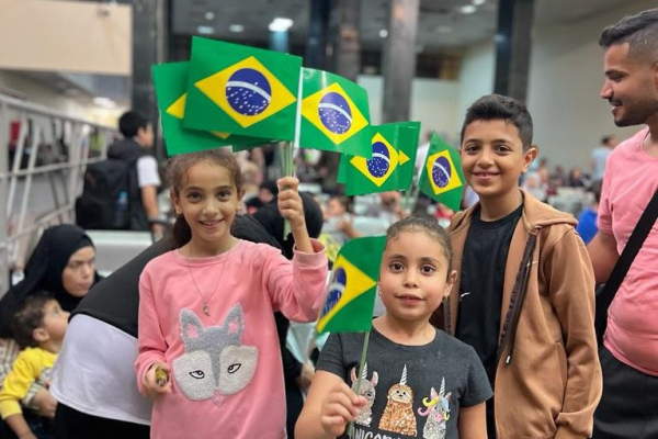 Clima de emoção marcou chegada de brasileiros da Faixa de Gaza
