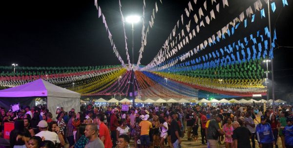 Clima familiar prevalece no primeiro dia do Feira Cidade Forró