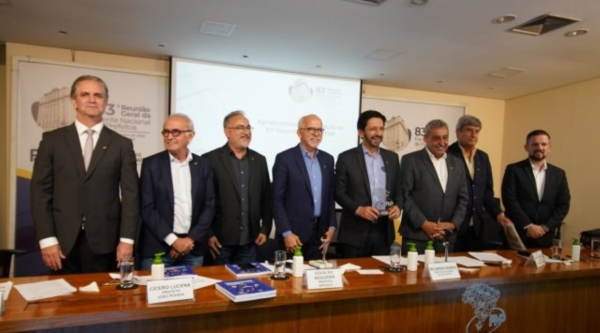 Colbert participa da 83ª Reunião Geral da Frente Nacional de Prefeitos