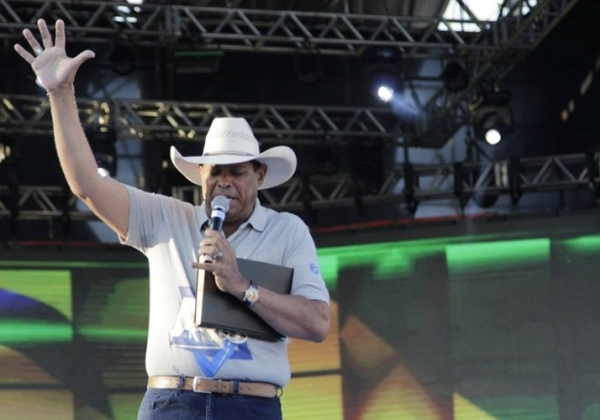 Com lance inicial de R$ 38,5 milhões, leilão de templo do pastor Valdemiro é suspenso