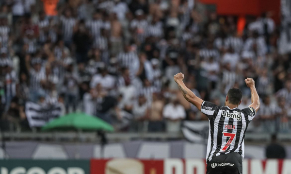 Com Hulk artilheiro, Galo vence Ceará e abre mais na ponta da Série A