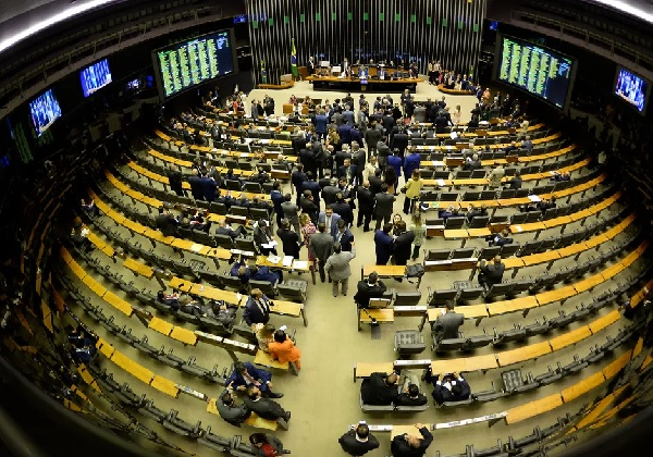 Comissão deve votar estatuto que proíbe aborto até em condições previstas na Constituição