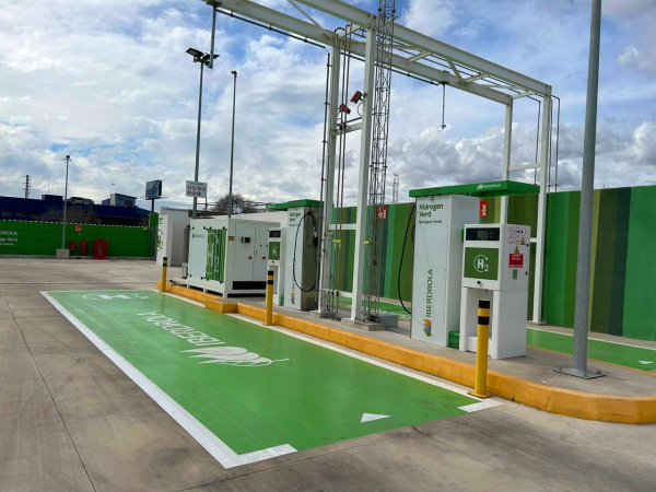 Comitiva baiana na Espanha conhece unidade que abastece ônibus de transporte público com hidrogênio verde