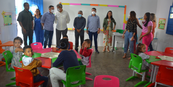 Comunidade do Jardim Cruzeiro recebe escola de Educação Infantil totalmente reformada