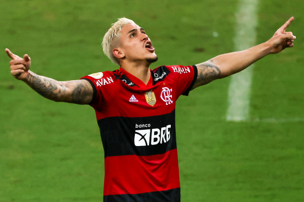 Copa do Brasil: Flamengo bate Athletico-PR com golaço de Pedro