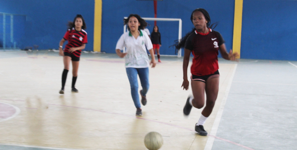 Copa do Mundo Feminina inspira garotas das escolas municipais