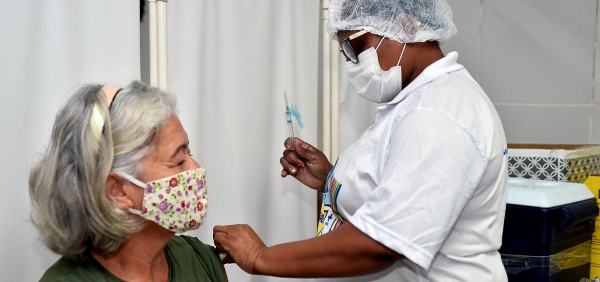 Covid-19: vacina bivalente encalha em postos; apenas 17,6% do público-alvo foi alcançado