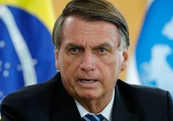 Defesa de Bolsonaro contesta denúncia da PGR e alega acesso limitado a provas