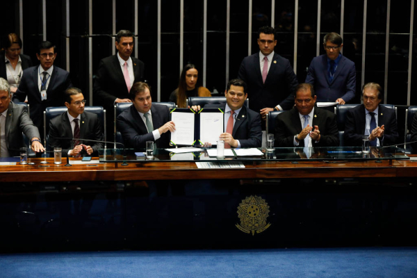 Déficit na Previdência desafia estados e municípios, e PEC federal volta à mesa para endurecer regras