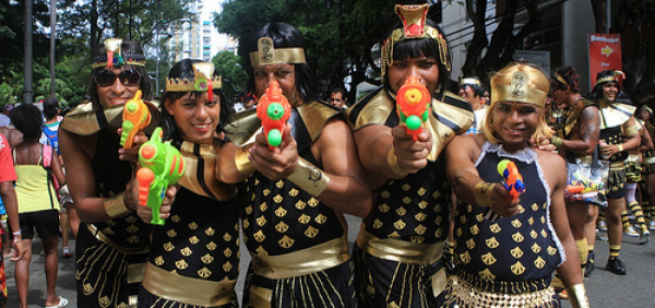 Deputada estadual apresenta PL para proibir uso de pistolas de água no Carnaval
