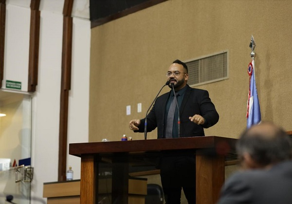 Deputado afirma que ‘Jerônimo está dando calote nos professores’