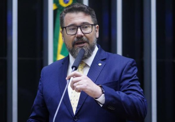 Deputado Bolsonarista vai ao TCU por compra de bebidas do governo Lula