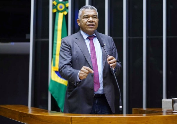 Deputado petista cobra do governo Lula ações contra a seca na Bahia